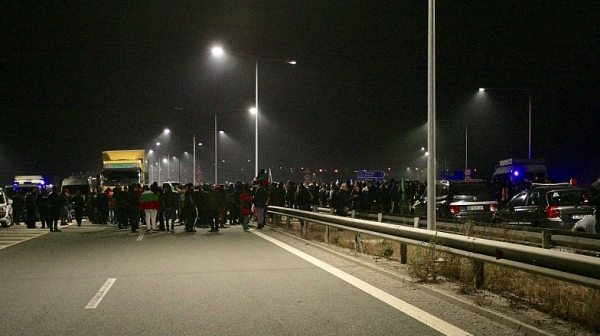 Шумен пак въстана срещу мизерията: граждани блокират улици и пътища