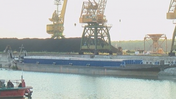 Работник загина на пристанище ”Запад” в Русе, крият истината за инцидента