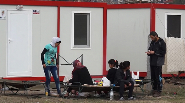 МВР строи огромни мигрантски лагери, а бежанци няма