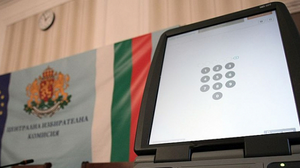 ЦИК представя машините за електронно гласуване