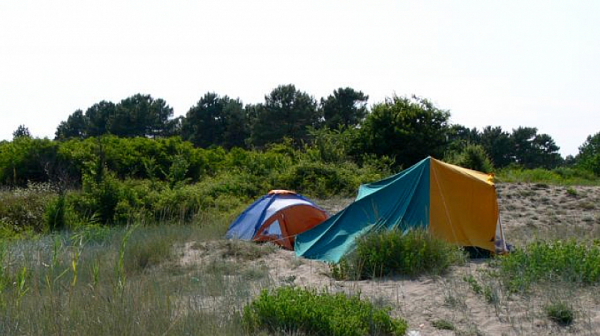 Забраниха палатките върху дюните на морето, протестите продължават