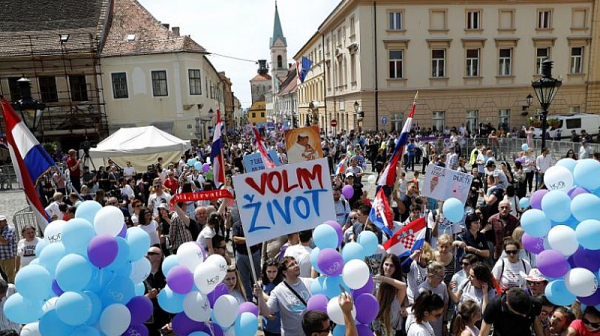 Хиляди хървати протестрат срещу абортите