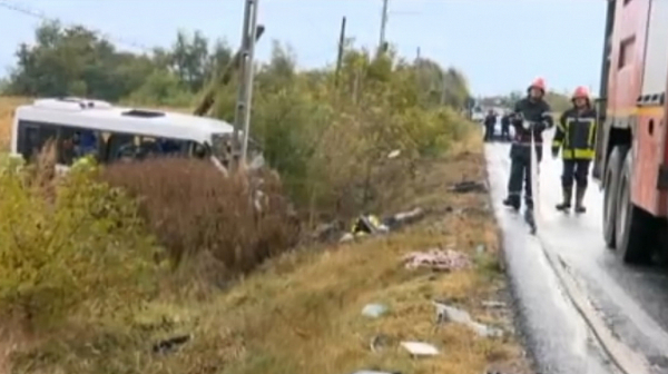 10 жертви на катастрофа между микробус и камион в Румъния