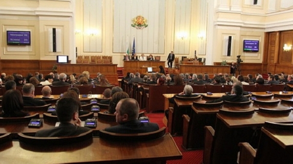 140 депутати гласуваха присъединяването на Северна Македония към НАТО
