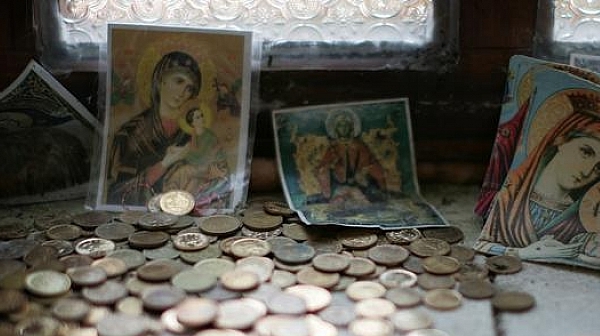 Колко ли българи ще останат вярващи, ако това им струва пари?
