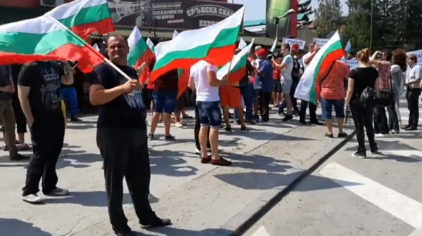 Протест блокира пътя София-Варна