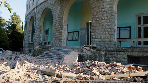 Мощни земетресения разтърсиха Албания