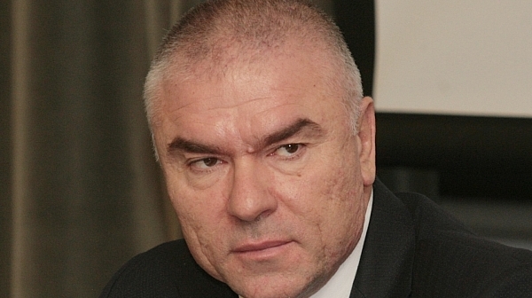 Васелин Марешки поиска оставката на Каракачанов заради изтребителите