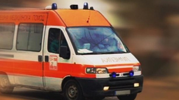 Автобус с 40 русначета се удари в кола на пътя между Китен и Приморско