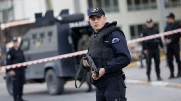 Полицията сипе гумени куршуми по участниците в гей парадa в Истанбул