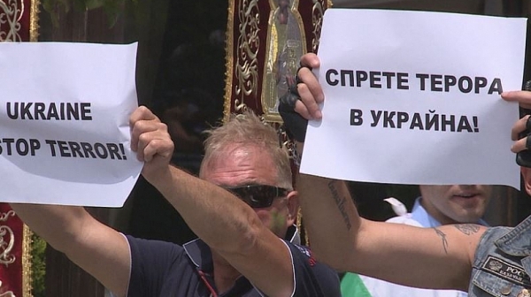 Протест пред украинското посолство заради побой над българи