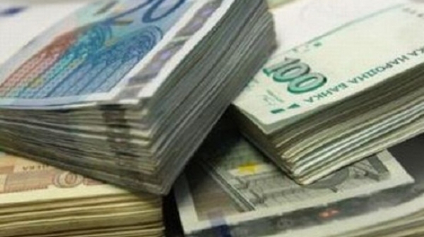 Между 40 и 50% от брутната заплата на българите отива за данъци