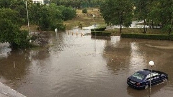 Циклонът „Стефан” предизвикал потопа в Бургаско