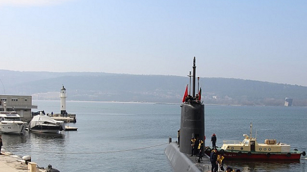 Подводница и бойни кораб от Турция идват във Варна