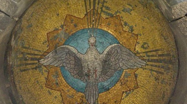 На Свети дух църквата прославя Светата Животворна Троица