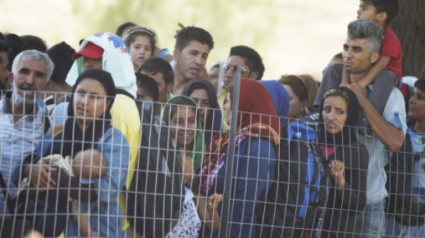 Над 500 мигранти тръгват от Солун към Западна Европа