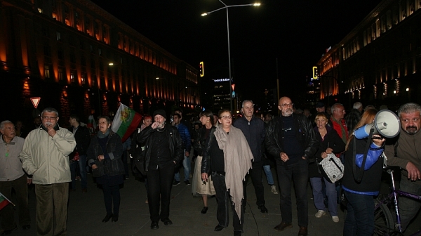 Майките 16-ти ден протестират с искане Валери Симеонов да напусне поста
