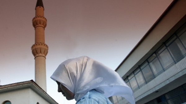 Издирват 5-ма за нападение на джамия в Германия