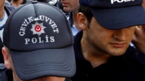 Арестуваха над 700 души в Турция, заподозрени за връзки с Гюлен