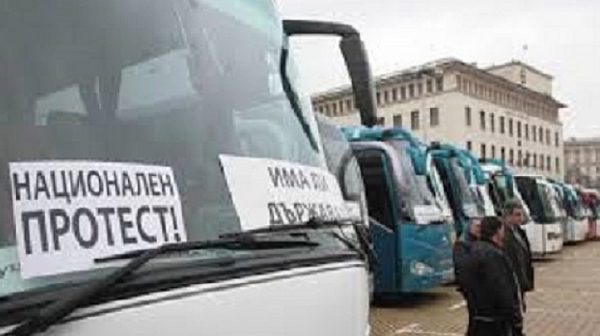 Автобусни превозвачи излизат на протест, искат си винетките