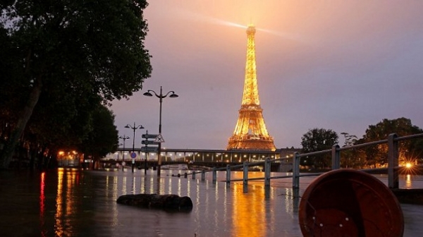 Тревога в Париж: предотвратиха атентат в Айфеловата кула