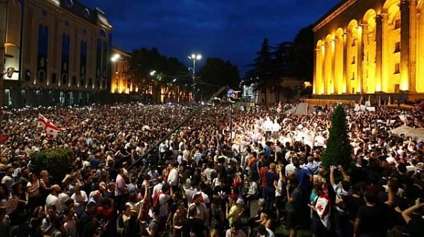 Масови протести в Грузия - парламентът е блокиран
