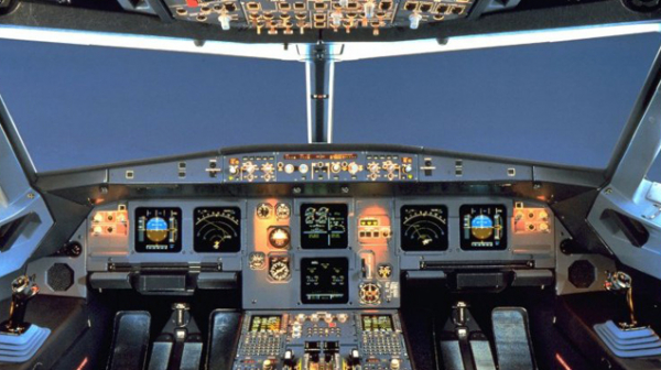 „Боинг“ спря всички 371 машини 737 Макс