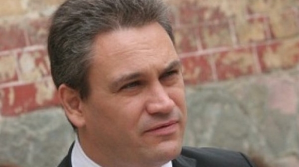 Шефът на КОНПИ по-чист от сълза - не знаел, че Иво Прокопиев има медии