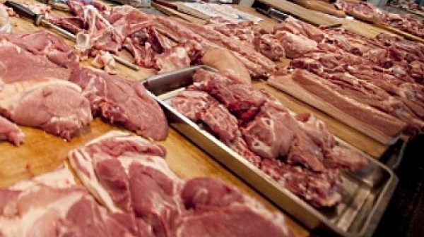 Българите ядат месо пълно с антибиотици