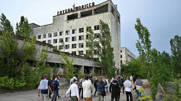 Предупреждават туристите в Чернобил да не пият водка