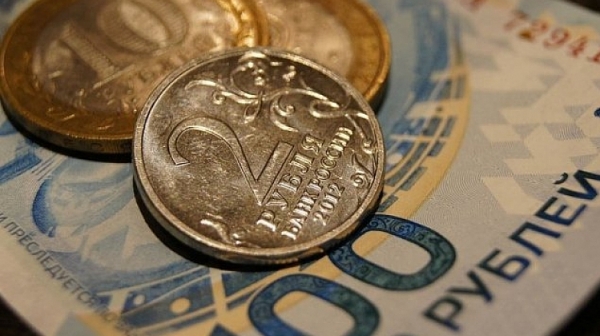 Руската валута се срина, еврото вече струва над 72 рубли