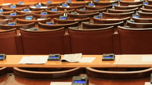 Депутатите си гласуват предизборна ваканция от 16 до 25 октомври