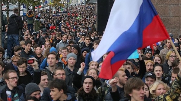 Хиляди протестират в Русия в подкрепа на правозащитничка