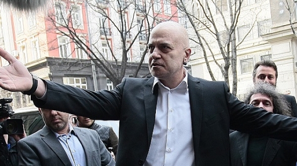 Слави Трифонов дава кола на омбудсмана, отнета от министър Горанов