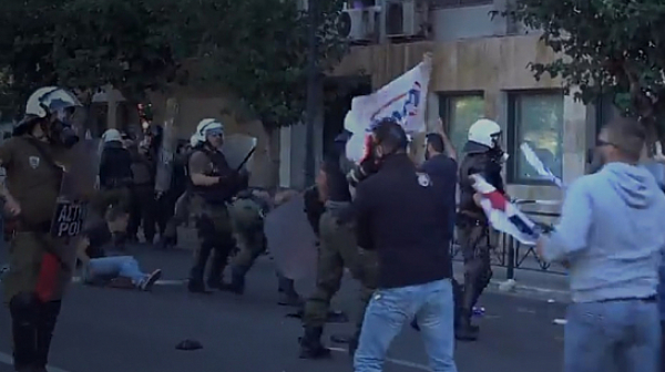 Сълзотворен газ срещу протестиращи в Атина заради визитата на Помпео