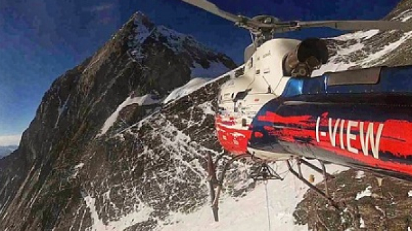 Издирват 8 алпинисти в Хималаите