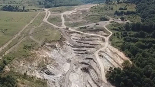 Близо 140 тона трупове на норки заровени до рудниците в Бобов дол