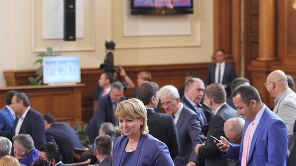 Депутатите гласуват рокадите в кабинета ”Борисов 3”