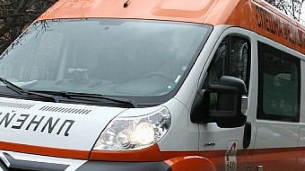 Автобус с работници се удари в дърво в Новозагорско, двама са загинали