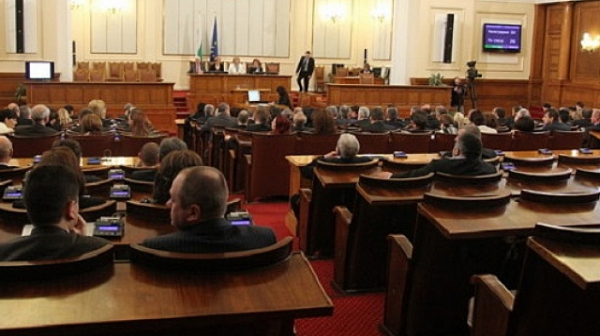 Депутатите ще гледат промените в правилника на парламента