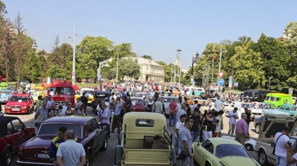 Четвърти парад на ретро автомобили и мотоциклети се провежда в Русе