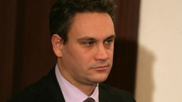 Пламен Георгиев се заканил да съди общината заради терасата си