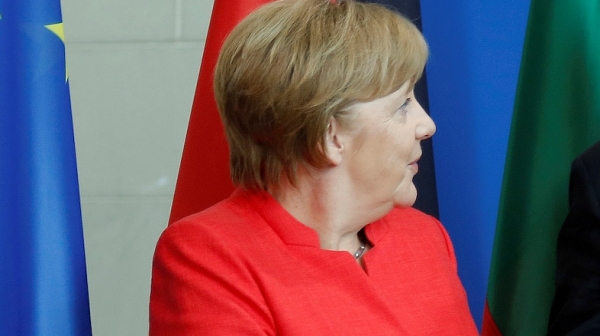 Меркел вече няма да води християндемократите, изпратиха я с овации