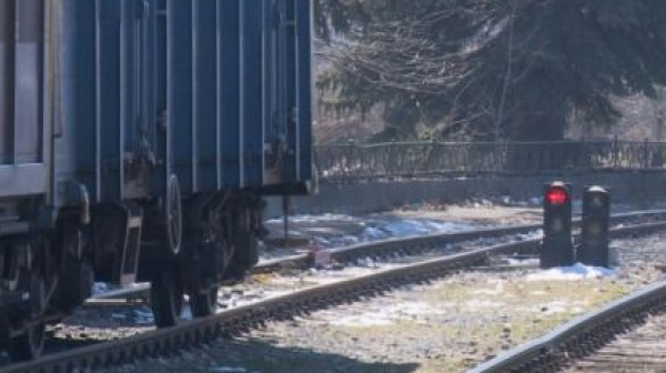Товарен влак се запали между Белово и Костенец