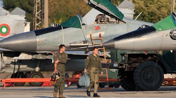 Илиян Василев: След отказа на летците от полет де факто сме напуснали НАТО