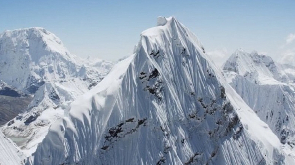 Наш алпинист загина в Хималаите