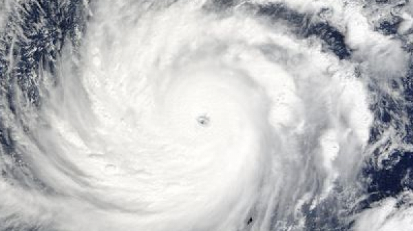 Евакуираха 110 000 души в Япония заради тайфун