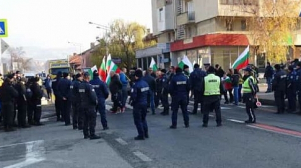 Протестиращи в Кюстендил: Не искаме Мангалия