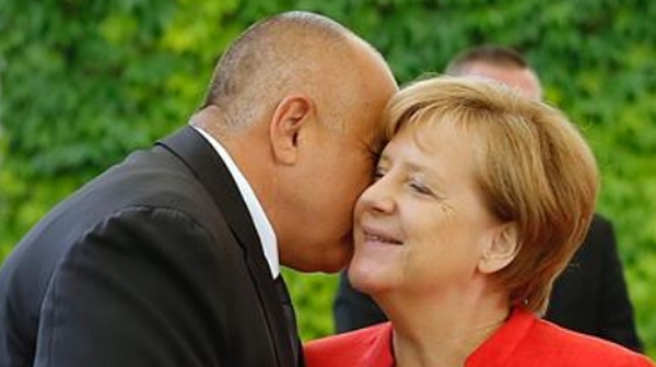 Меркел се разнежи пред Борисов, хвали го за границата