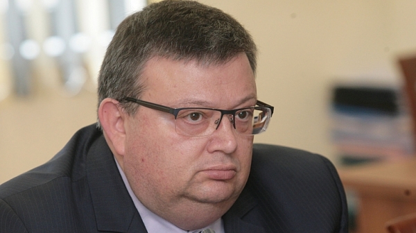 Цацаров: Две дози по-малко политика и съдебната реформа току-виж се случила